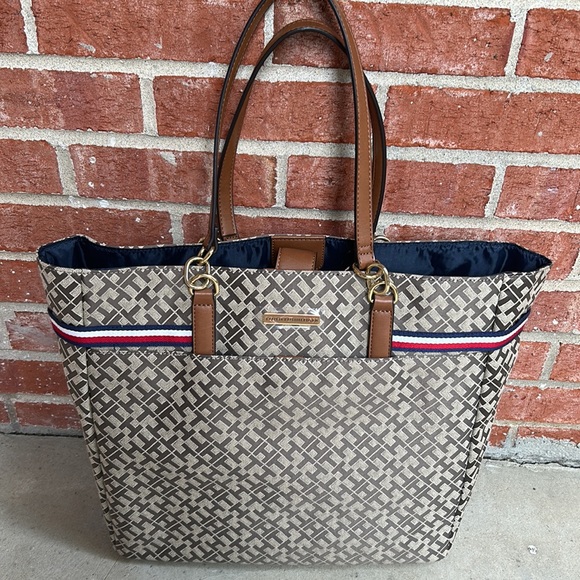 Tommy Hilfiger Signature Jacquard Textile Khaki Tan/Chestnut Combo XL Tote - Picture 1 of 9